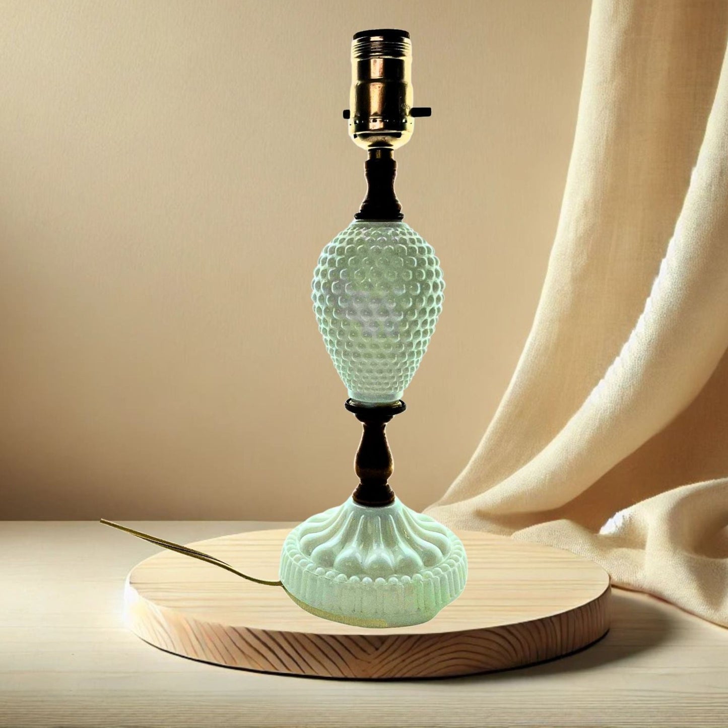 1940s Hobnail Milk Glass Table Lamp – Vintage Short Base
