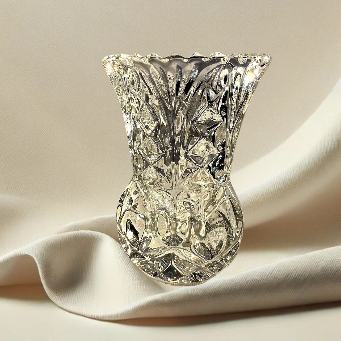 Lead-crystal D’Ariana bud vase (Yugoslavia, 1980s) in box.