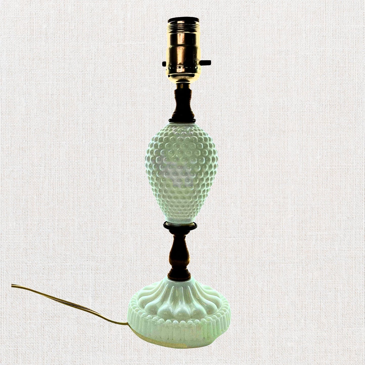 1940s Hobnail Milk Glass Table Lamp – Vintage Short Base
